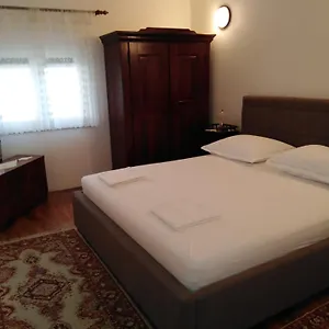 apartman-gordana-trogir.hotels-in-trogir.com/